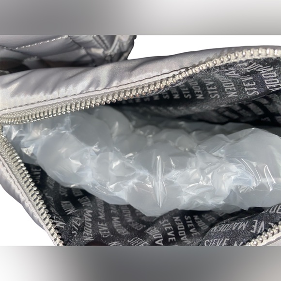 NWT’s Steve Madden Grey Blivia Nylon Tote Purse Bag Silver Puffer Crossbody 2Pcs - Picture 11 of 14